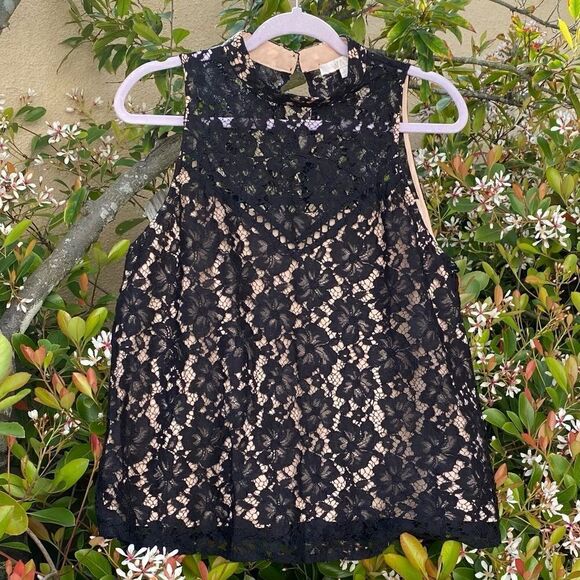 WAYF Black Lace Portrait Sleeveless Blouse. Size Large. ‎Excellent Condition! - Picture 1 of 8